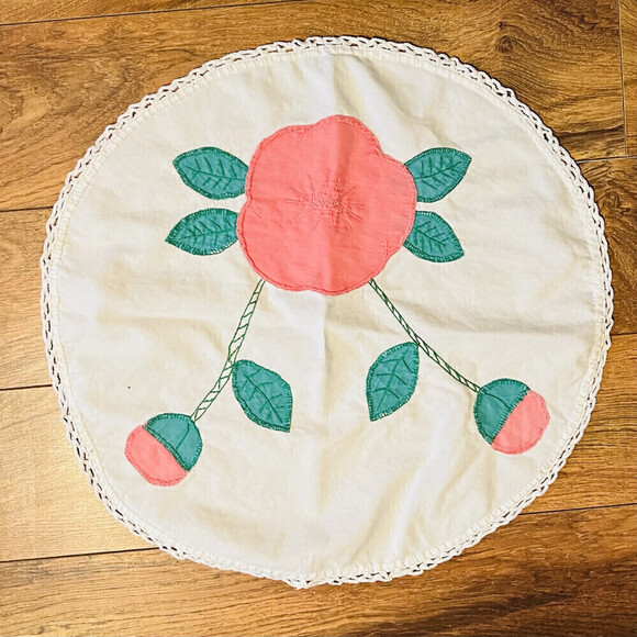 VINTAGE Hand Stitched DoilyLot - Picture 7 of 9